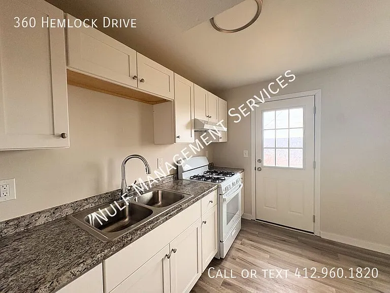 360 Hemlock Dr — Photo 2