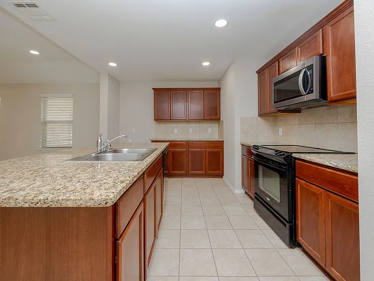 2544 Saldana Dr — Photo 8