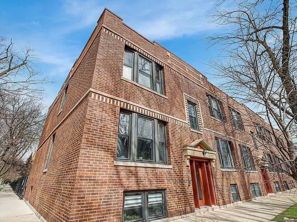 2922 W Berteau Ave #1
