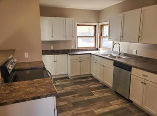 1003 Center Point Rd NE, Cedar Rapids, IA 52402