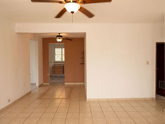 3rd image of 123 Calle King Br