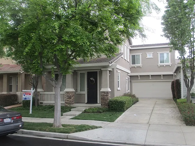 390 Black Rock St photo 1