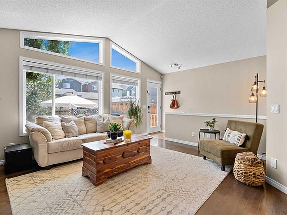 4th image of 38 N Auburn Bay Gdns SE