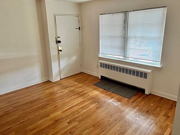 4th image of 2356 Lemoine Ave #A