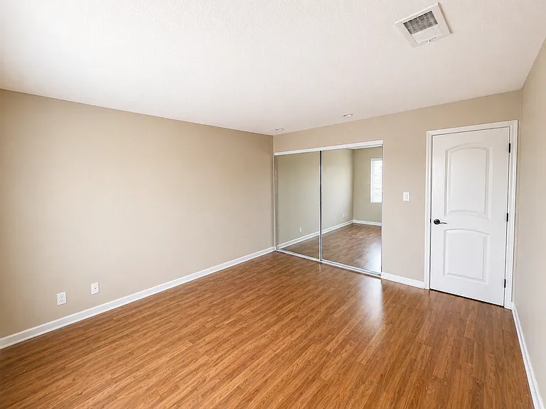 4113 Jamaica Ter — Photo 12