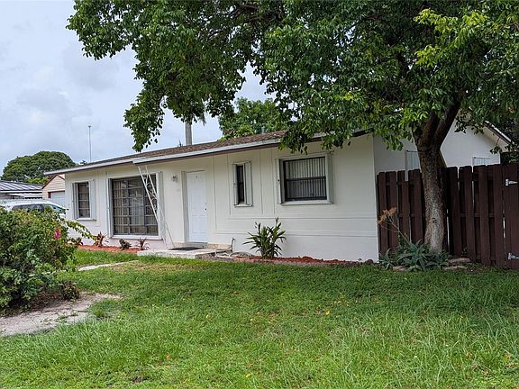 4th image of 3421 SW 40th Avenue