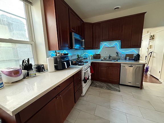 2nd image of 2246 W Armitage Ave APT 3F