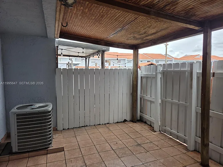 550 SW 115th Ave #405H — Photo 15