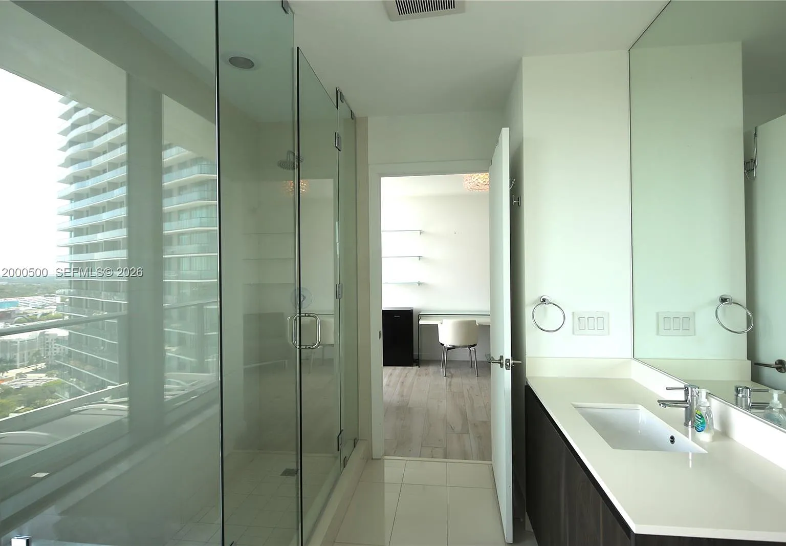 Gran Paraiso Condo — Photo 4