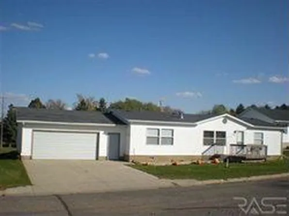 270 Elm St N, Balaton, MN 56115