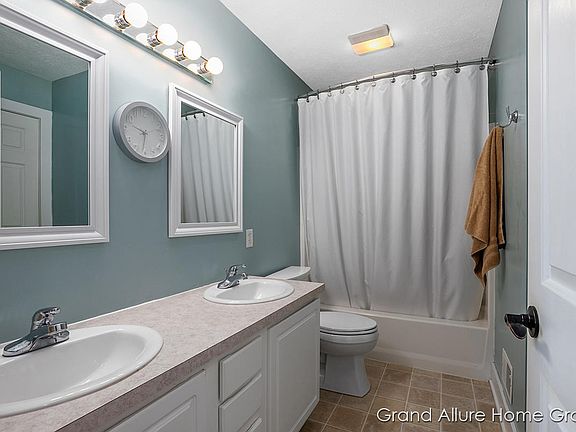3rd image of 11089 Linden Dr NW