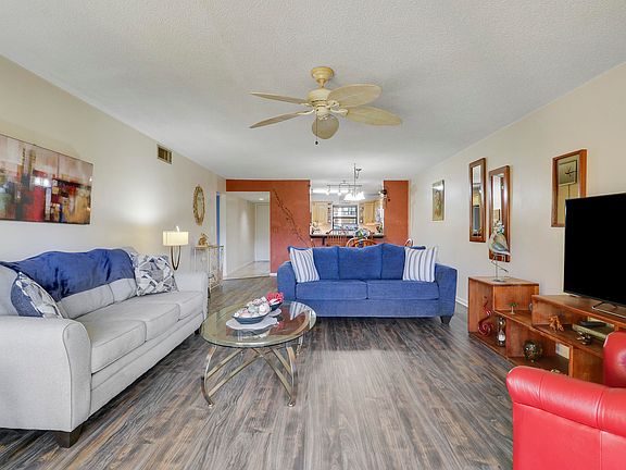 5th image of 3061 SE Aster Lane #302