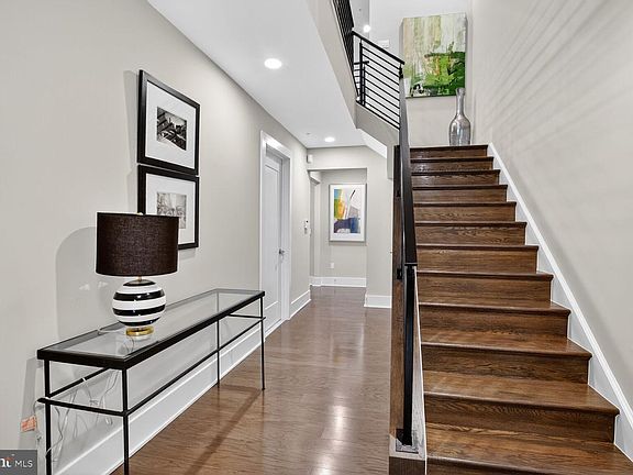 5th image of 432 Barlow Pl