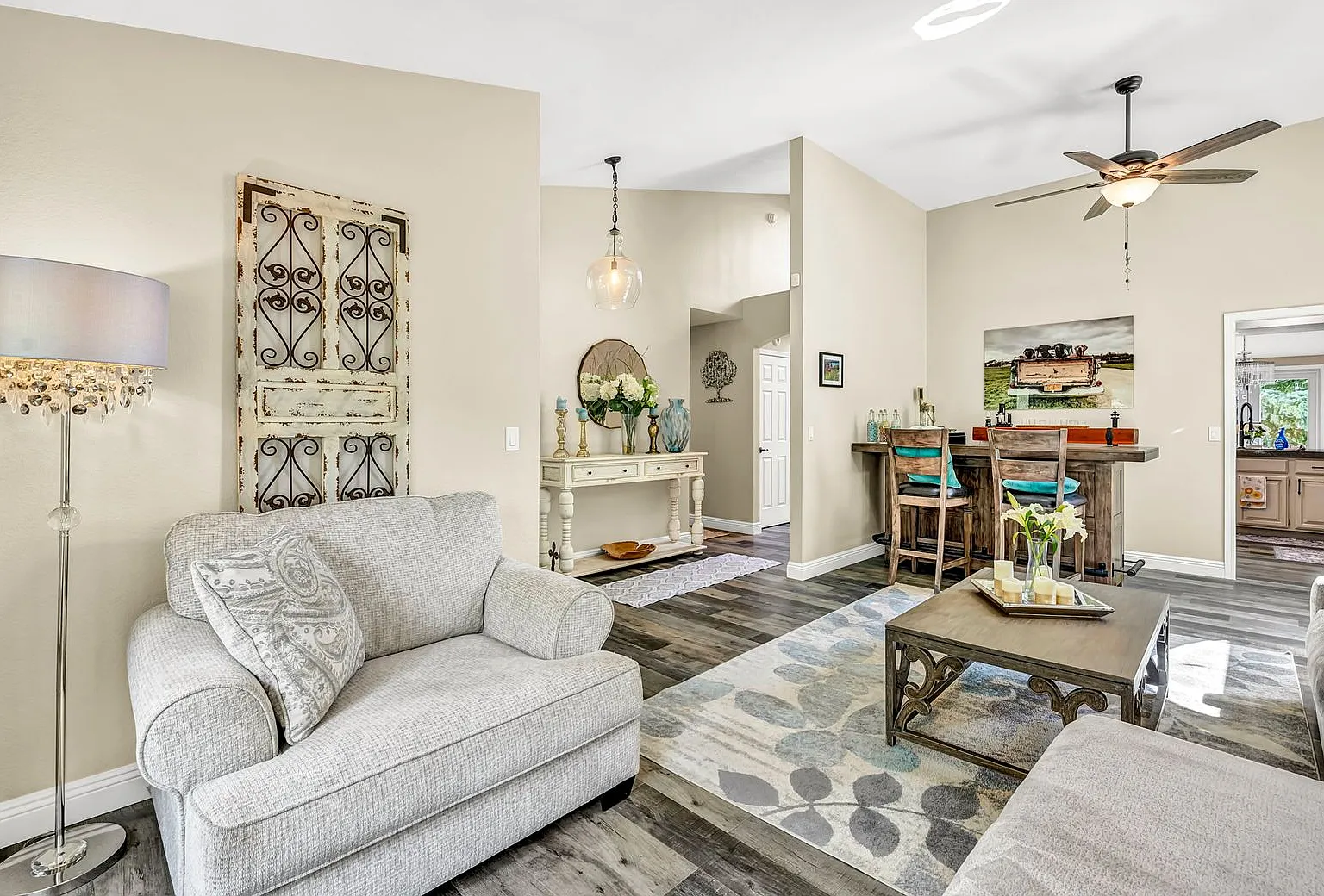 Amazing Fully Furnished Single-Story Farmhouse Retreat | All Utilities Included | Prime Location — Photo 2
