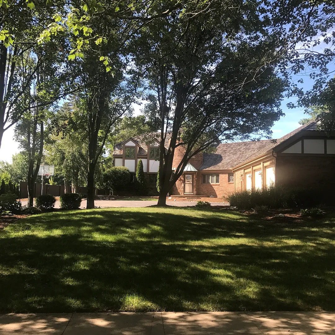 3810 Clubhouse Dr photo 1