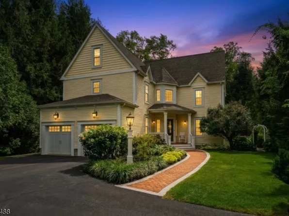 61 Collis Ln, Chester Boro, NJ 07930