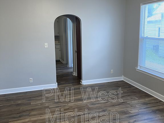 5th image of 927 10th St NW