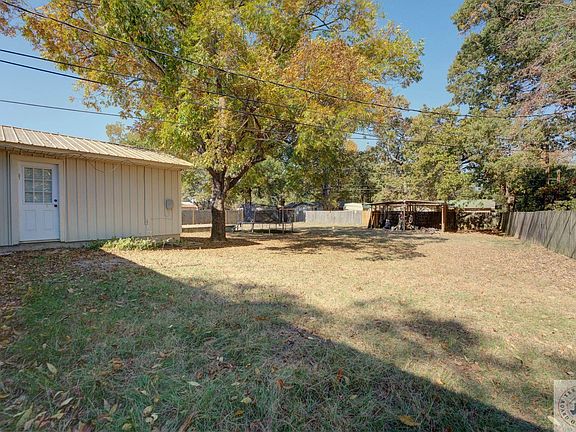 4th image of 216 Sharlotte Dr