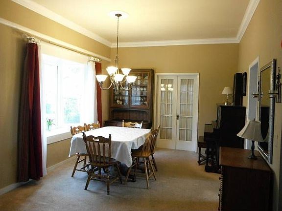 Separate dining room