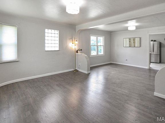 2nd image of 6953 Glenmore Ave