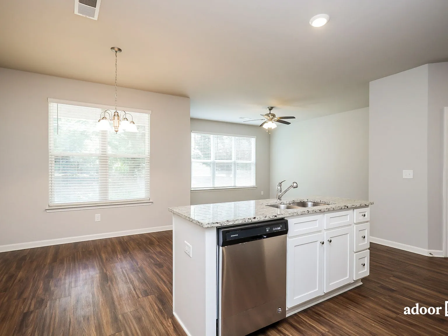4 bed, 2.5 bath, 1705 sqft, $2,045 — Photo 2
