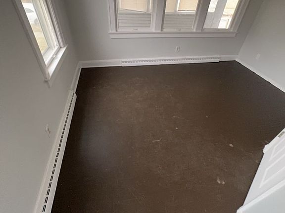3rd image of 960 W Delaware Ave #1