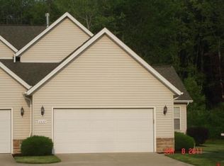 8857 Ashlyn Ct, Olmsted Falls, OH 44138