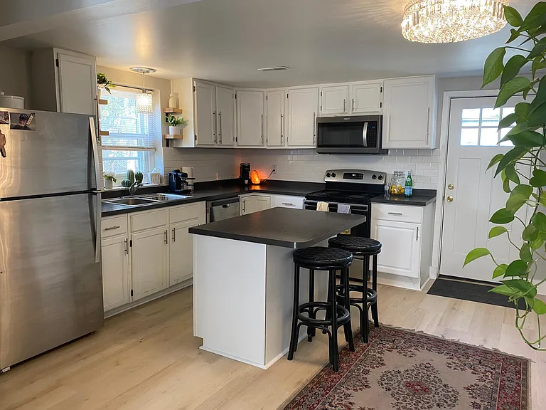 5165 Broadway St — Photo 2