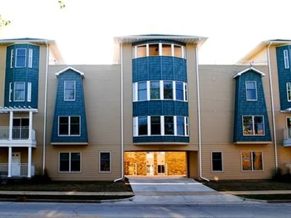 707 S 1st St #3, Champaign, IL 61820