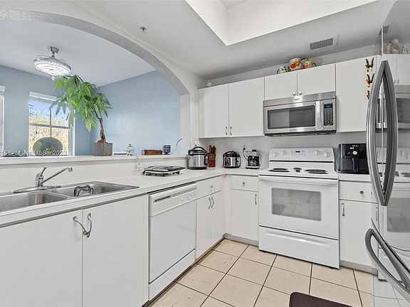 5th image of 8930 W Flagler St APT 222