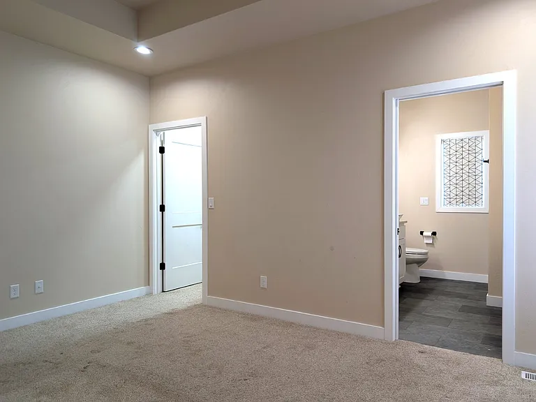N8739 Connor Cir — Photo 35