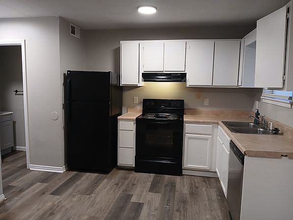 2nd image of 108 Kingsbury Ct APT B