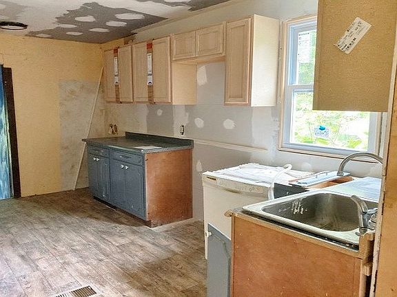2nd image of 1235 Pine St
