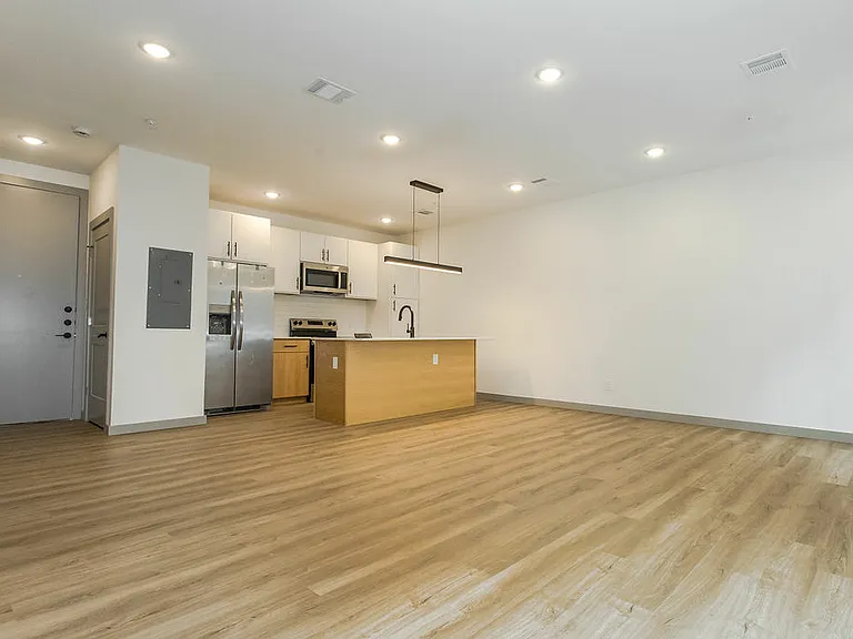 4001 Roseland Ave — Photo 109