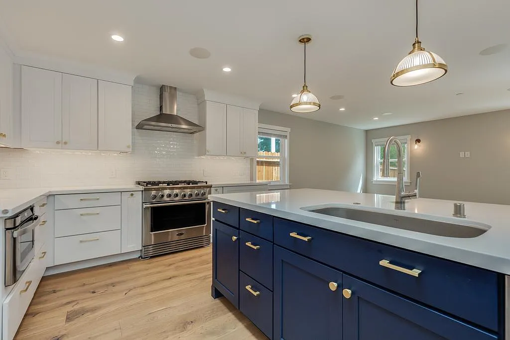 3 bed, 2.5 bath, 1950 sqft, $6,000 — Photo 3