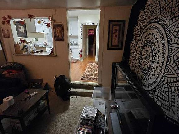 4th image of 178 E Howard St #2