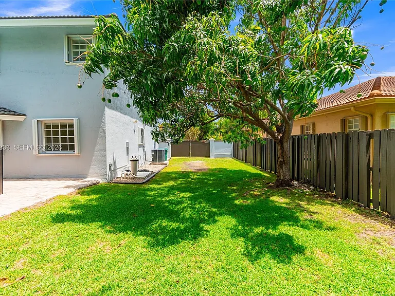 15834 SW 101st St — Photo 42
