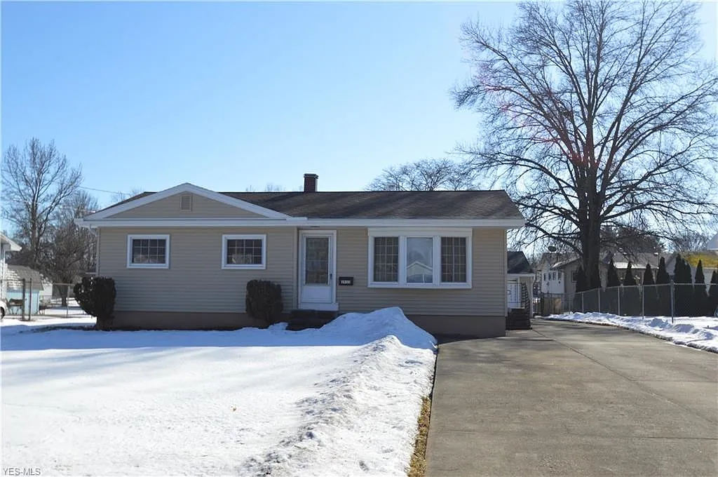 3935 Staatz Dr photo 1