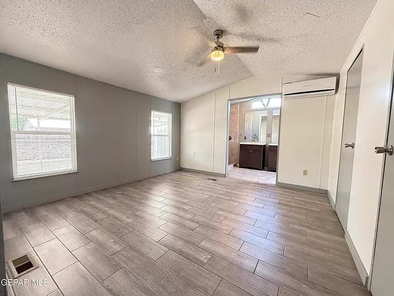 5941 Sixta Dr — Photo 29