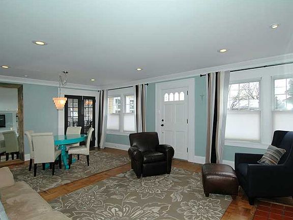 4th image of 105 E Glenn Ave