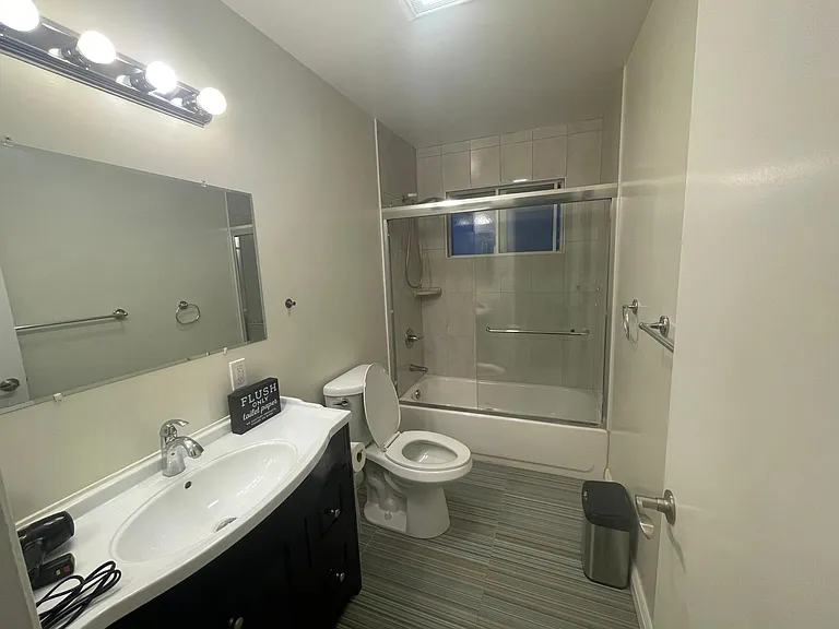 110 Gladys Ave #B — Photo 19