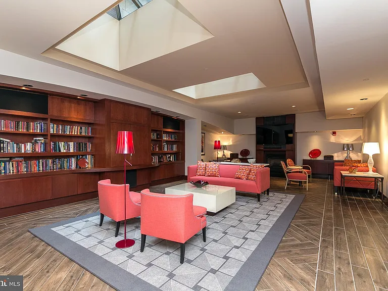 1600 Arch St #812 — Photo 14