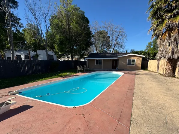 18401 Arminta St, Reseda, CA 91335