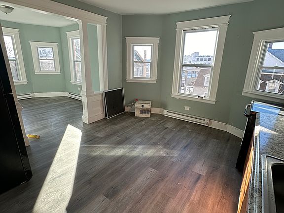 4th image of 33 Albert Pl #2