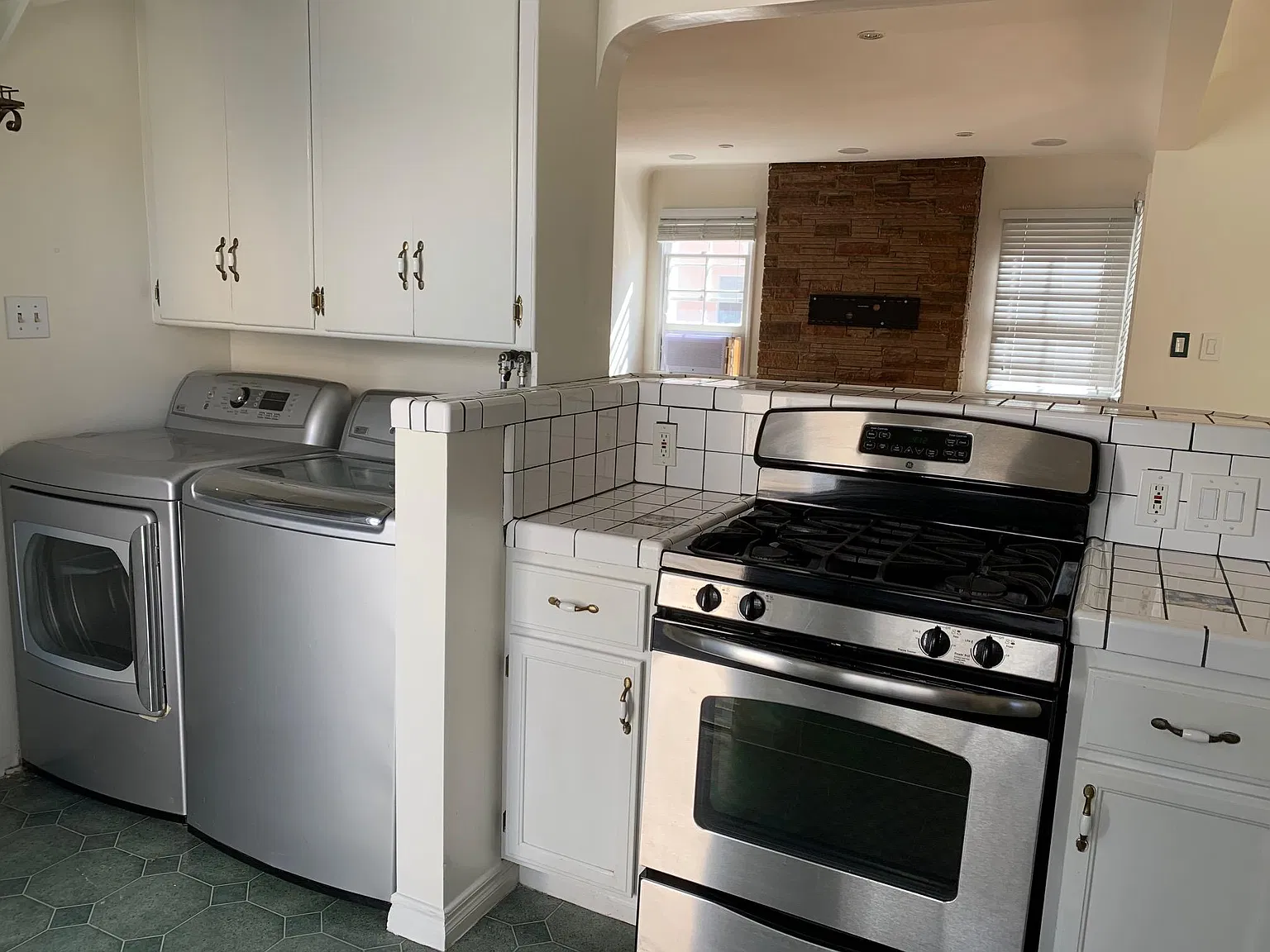 2 bed, 1400 sqft, $3,795 — Photo 2