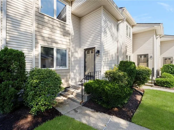 500 E Greenwich Ave APT 101, West Warwick, RI 02893