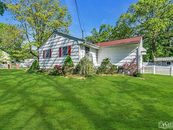 2nd image of 113 Mundy Ave