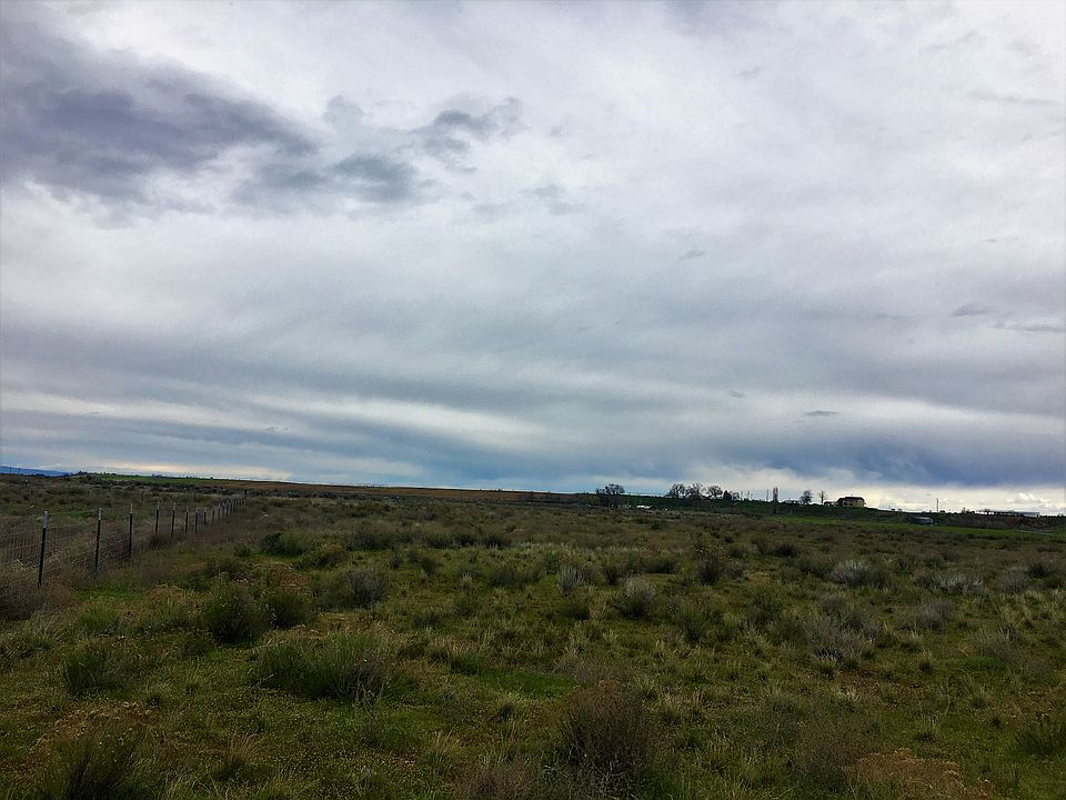 2nd image of 1465 Road C NE