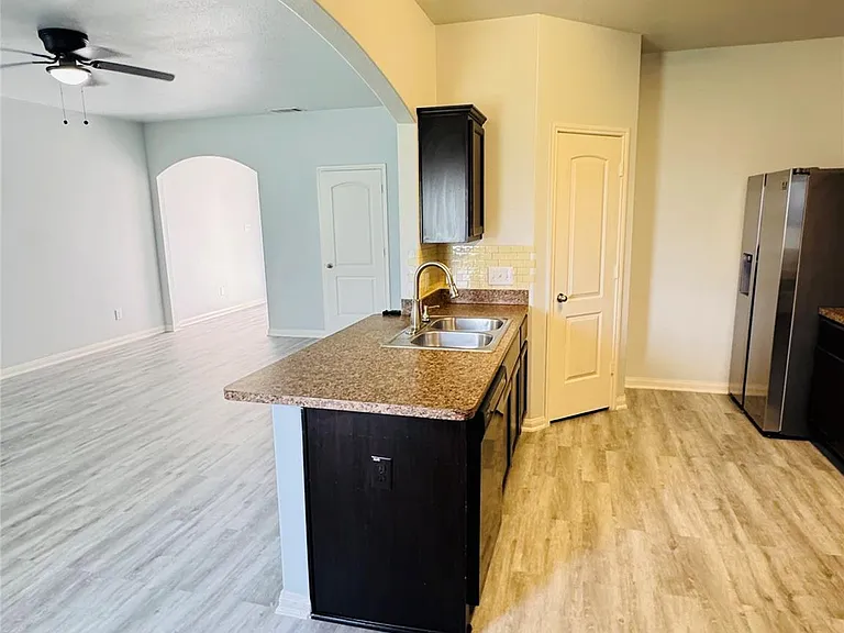2050 Wilde Elm Dr — Photo 8