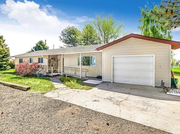 1533 9th Ave E, Gooding, ID 83330